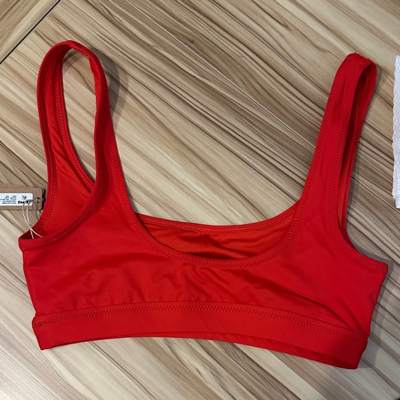 SKIMS Fiery Red Bra - Picture 2 of 4